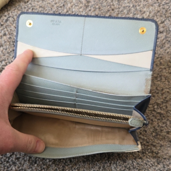 Authentic Luxury Wallet Lot - Picture 9 of 16